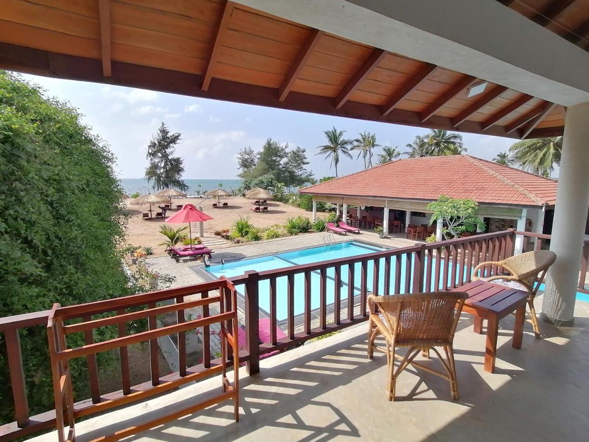 Ladja Beach Resort Ambalantota Exteriér fotografie
